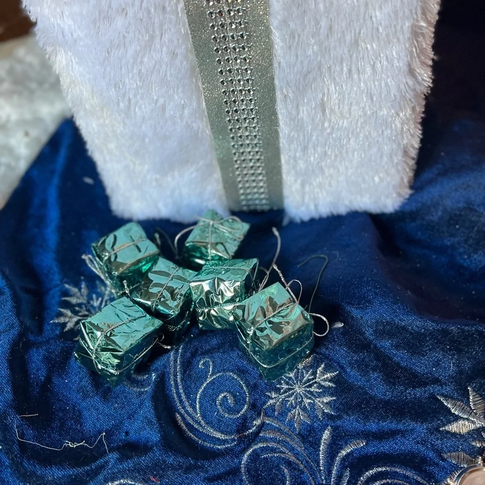 Vintage 6X Christmas Gift Ornaments